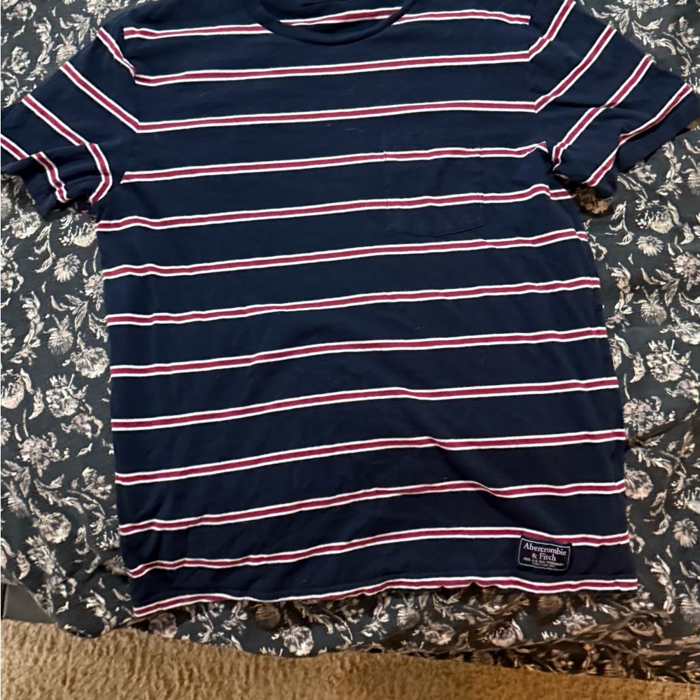Abercrombie & Fitch Navy and White Striped Tee Muscle medium